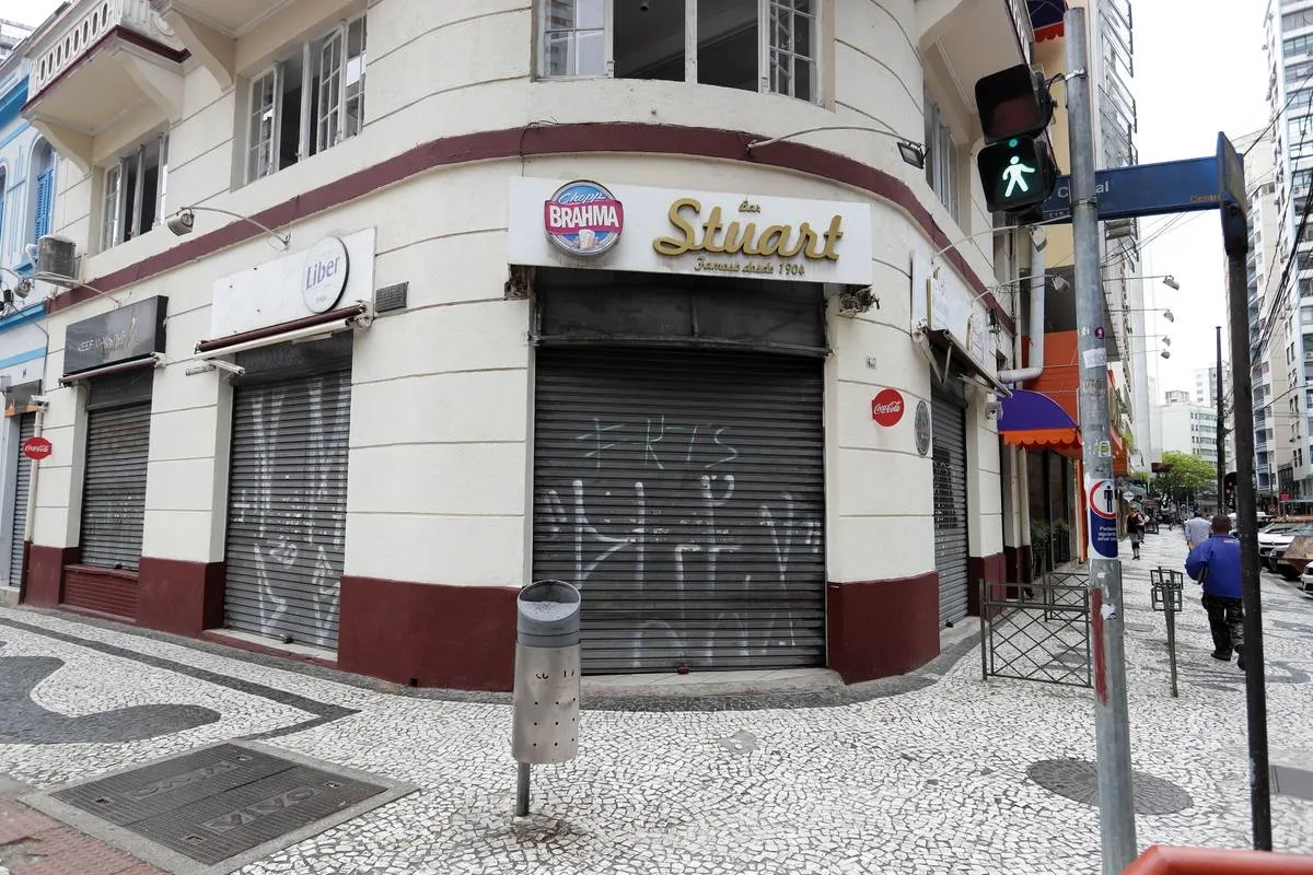 Imagem mostra a fachada do Stuart