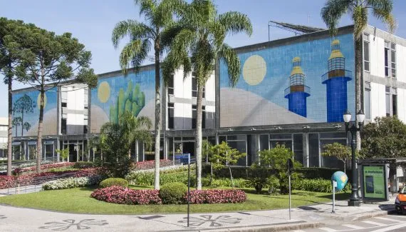 Curitiba paga 2ª parcela do 13º salário a 47 mil servidores e aposentados