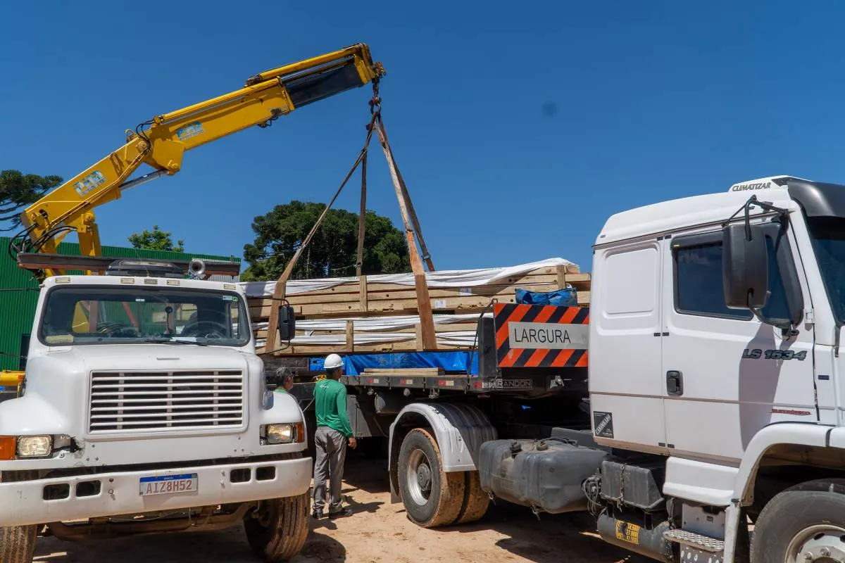 Imagem mostra casas pré-moldadas que são entregues em Rio Bonito do Iguaçu.