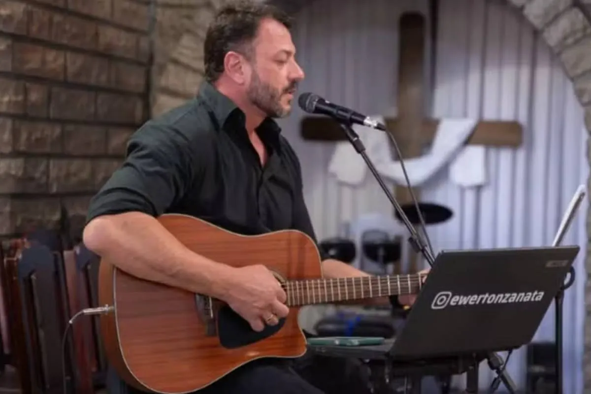 O cantor Ewerton Zanatta