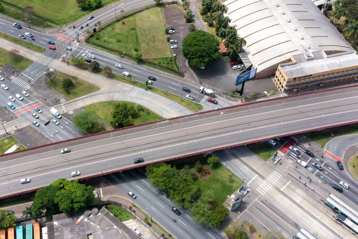 Imagem mostra um trecho da Avenida Marechal Floriano Peixoto, algo do investimento.