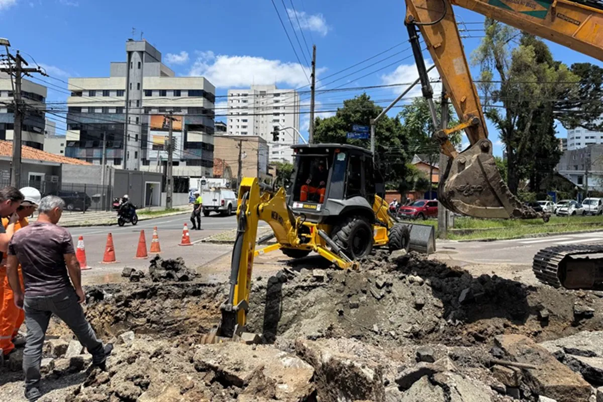 Obra emergencial no Centro de Curitiba