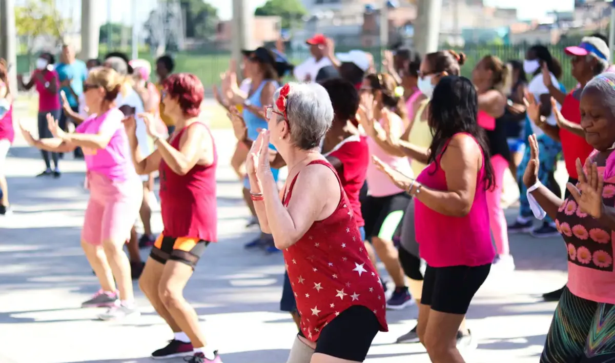 Expectativa de vida no Brasil chega a 76,6 anos e bate recorde histórico