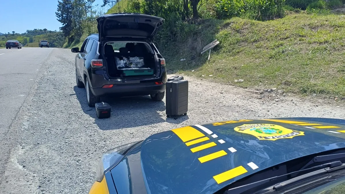 PRF apreende 60 kg de maconha na BR-116, na região metropolitana de curitiba