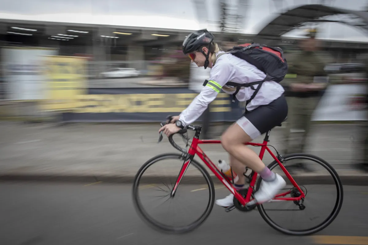 Curitiba pode ter novas regras para bicicletas e patinetes em áreas de pedestres