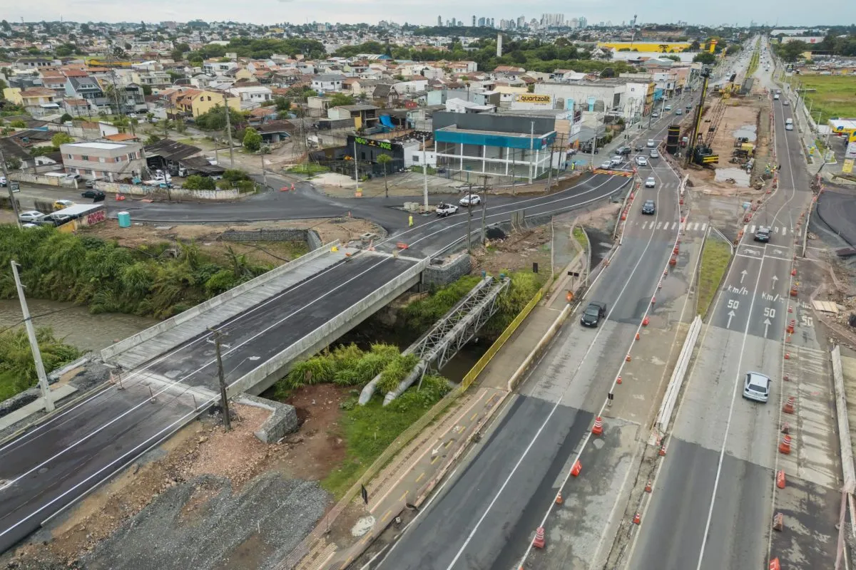 Avenida Victor Ferreira do Amaral tem novo desvio para avanço da obra do viaduto Curitiba-Pinhais