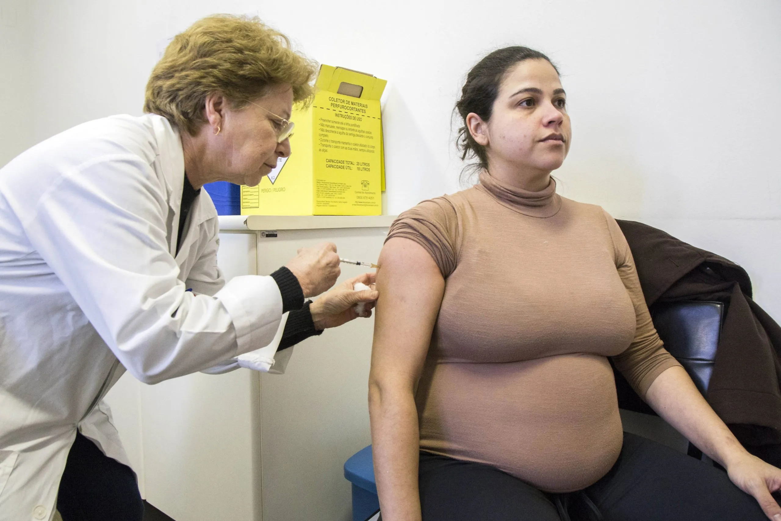 Curitiba inicia vacinação gratuita contra VSR para gestantes a partir de 28 semanas