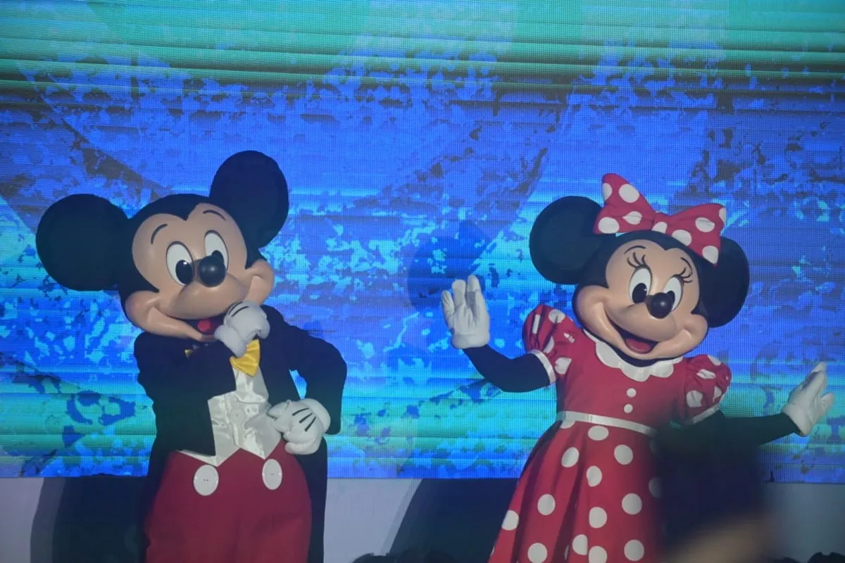 Vídeos! Confira abertura do Parque Mágico, parte do Natal da Disney em Curitiba