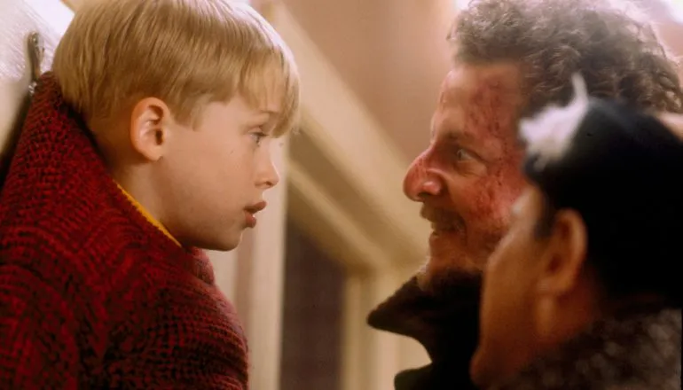 Teatro da Vila exibe clássico natalino ‘Esqueceram de Mim’ gratuitamente