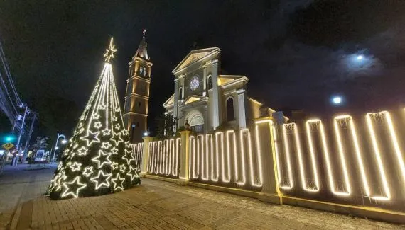 Bairro turístico de Curitiba tem programação de Natal com shows ao ar livre