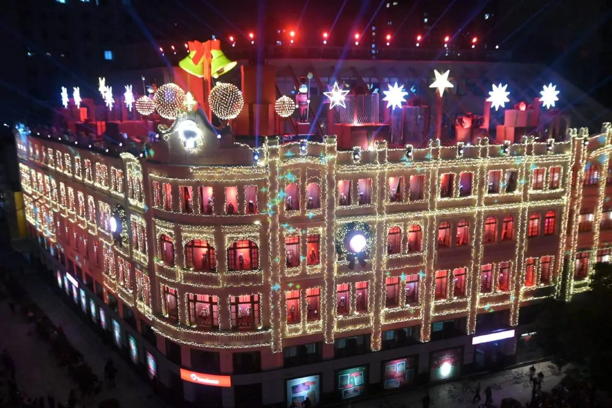 Natal mágico: ensaio do coral do Palácio Avenida encanta Curitiba antes da grande estreia