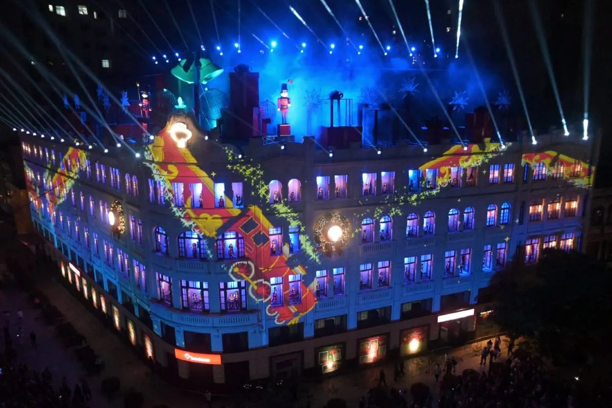 Natal mágico: ensaio do coral do Palácio Avenida encanta Curitiba antes da grande estreia