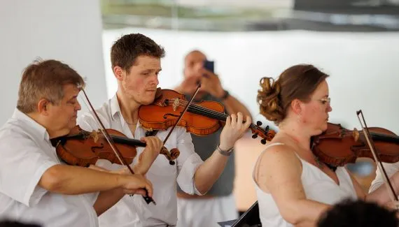 Orquestra Sinfônica do Paraná encerra série ‘Mostly Mozart’ no MON