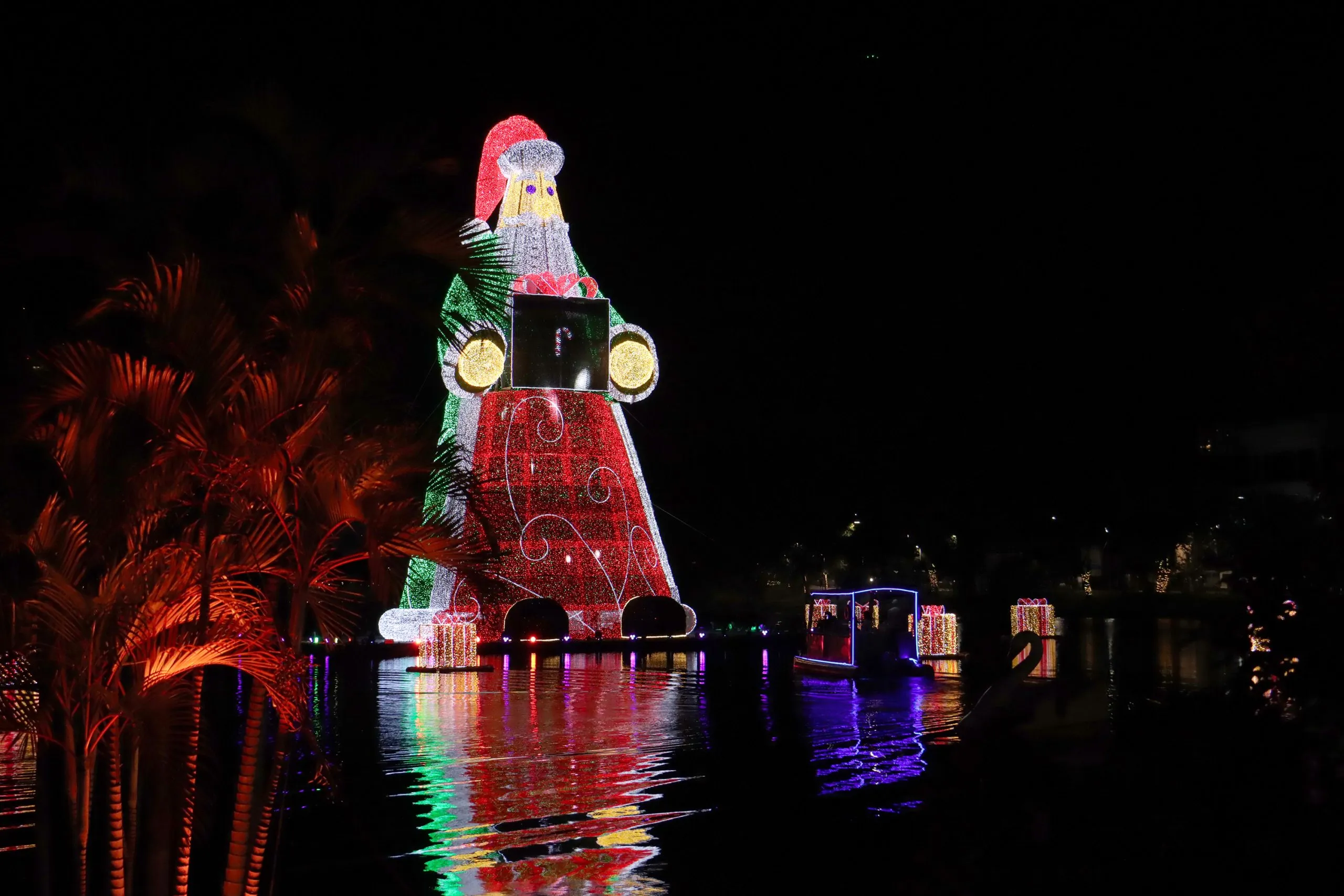 Londrina conquista recorde mundial com maior Papai Noel do mundo