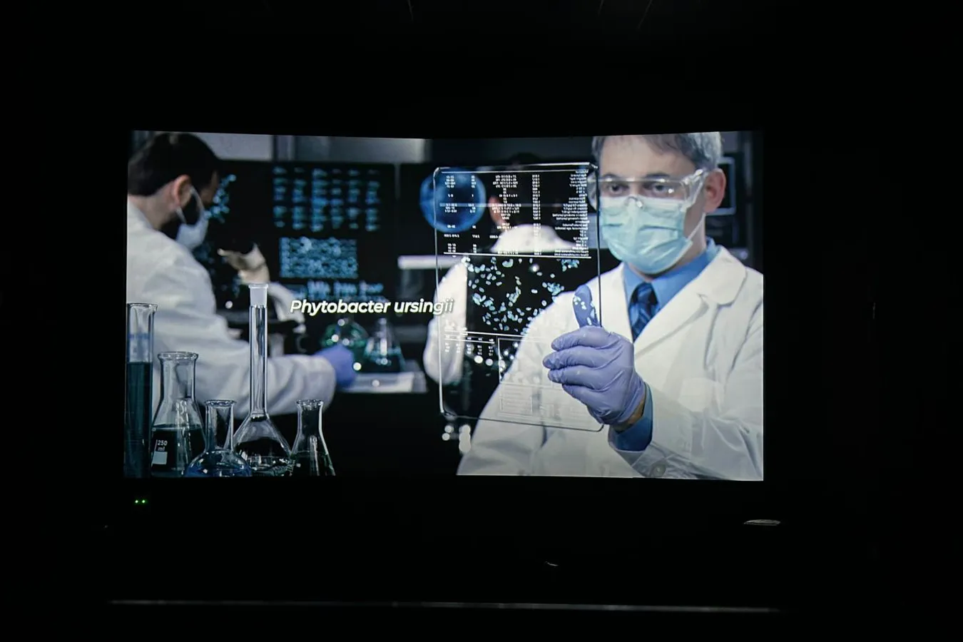 Lacen-PR lança documentário sobre descoberta de superbactéria rara