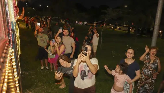 Maria Fumaça do Natal percorre bairros de Curitiba até 15 de dezembro