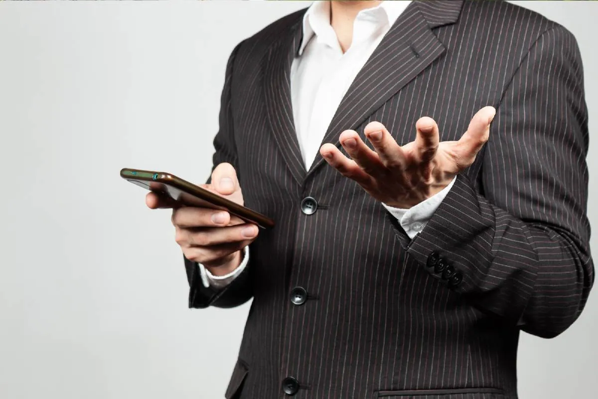 Desligar ou reiniciar o celular? A dica de segurança do FBI que ninguém te contou