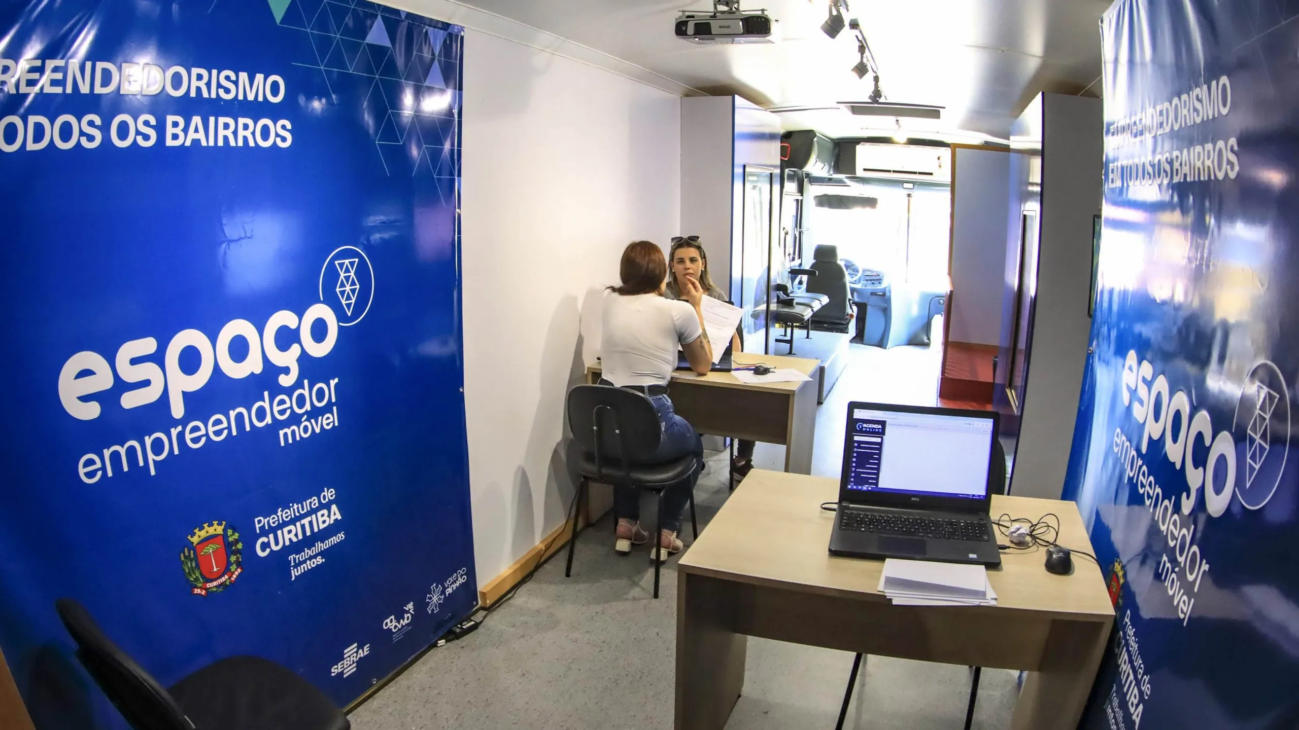 Espaço Empreendedor Móvel atende empresários nos bairros de Curitiba