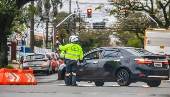Trânsito no Centro de Curitiba tem bloqueios até quarta para espetáculo natalino