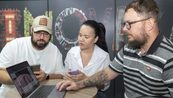 IA traduz ‘juridiquês’ para facilitar entendimento de contratos no Paraná