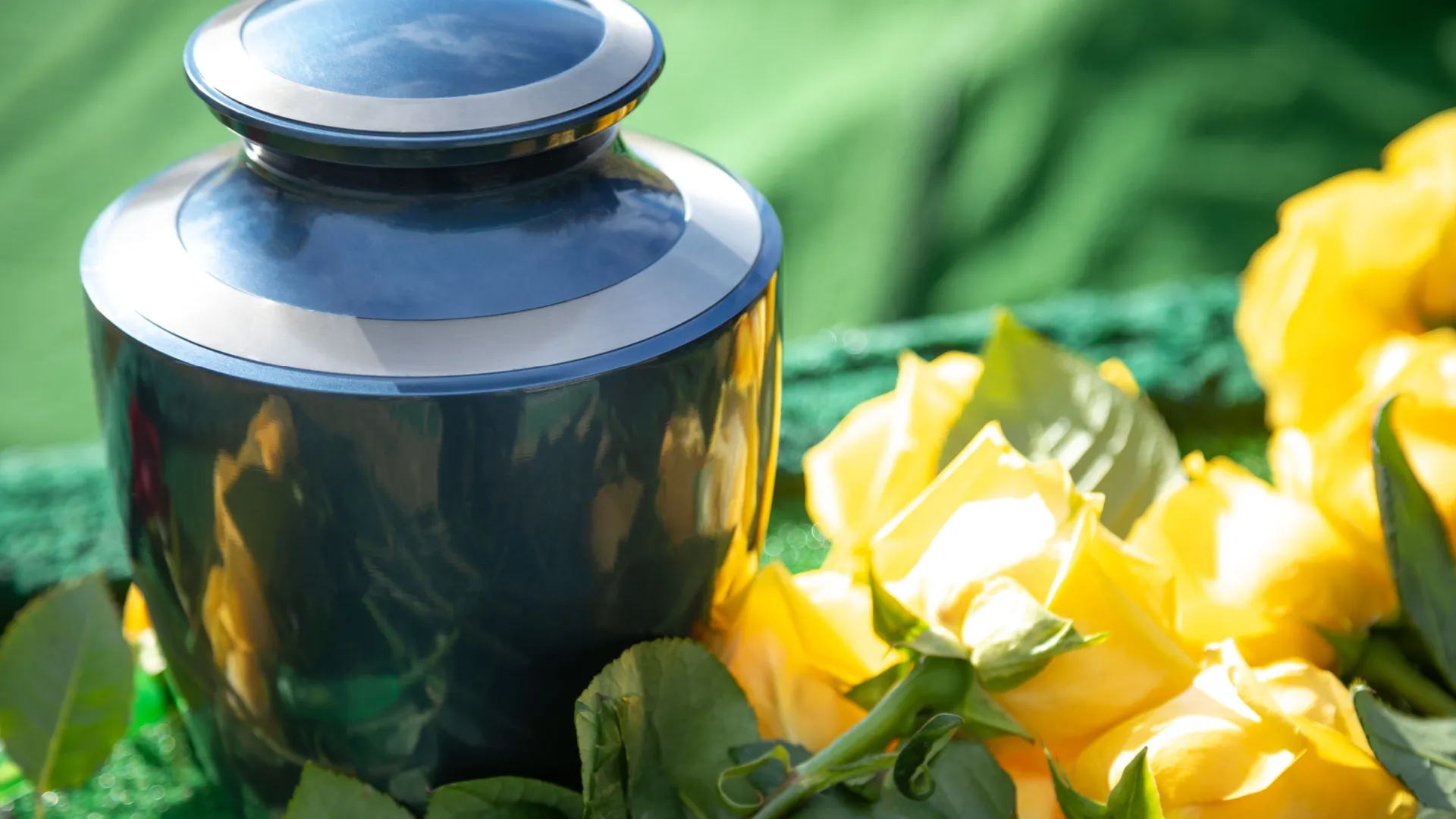 O Cemitério Vertical de Curitiba realiza cremações com tecnologia avançada, equipe especializada e estrutura de acolhimento que ajuda a amenizar a dor da perda