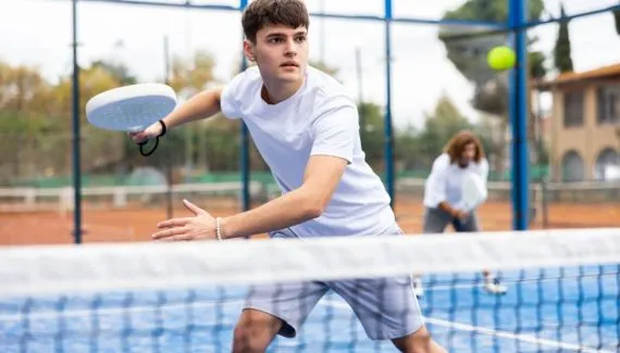 Esporte ajuda a formar jovens mais seguros e preparados para o futuro