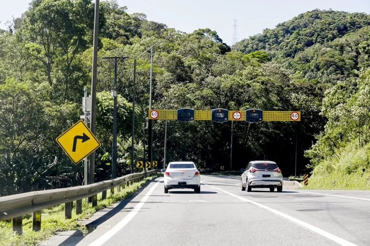 BR-376, no litoral do Paraná, terá bloqueios totais para aferição de radares