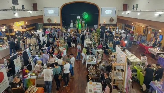 Feira de Natal em Curitiba tem bons negócios e solidariedade