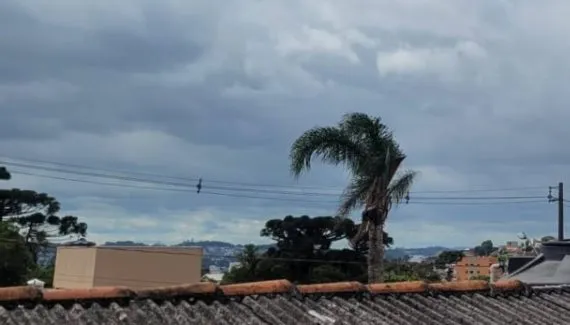 Vento em bairro de Curitiba chega aos 72 km/h. Como foi na sua região?