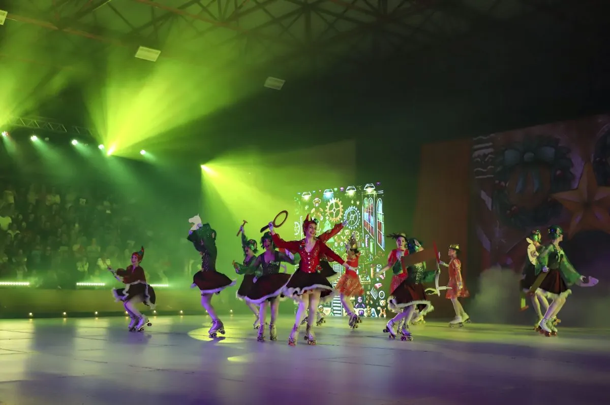 Estreia do espetáculo de patinação Estrelas do Natal na Praça Osvaldo Cruz