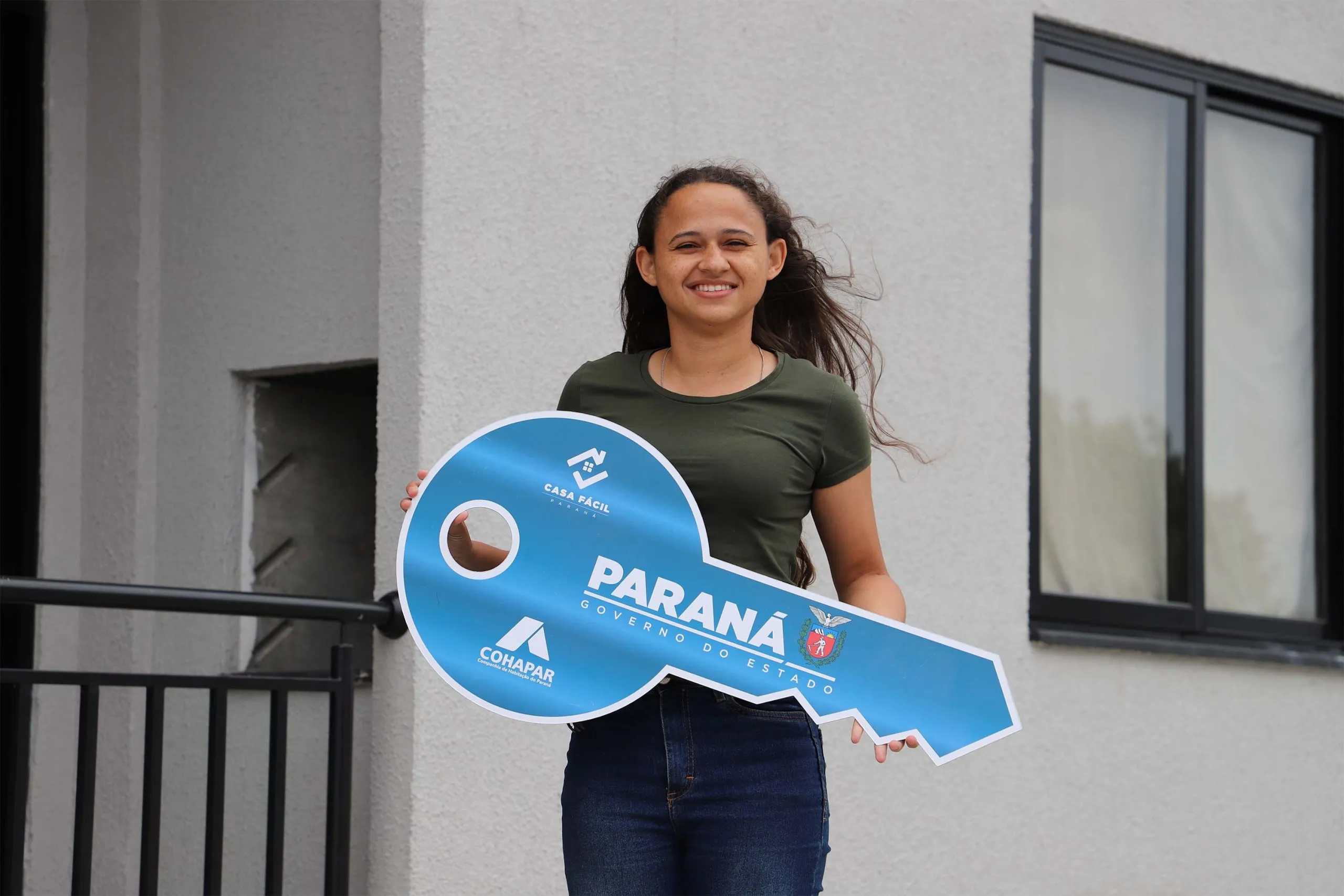 Programa Casa Fácil entrega 51 apartamentos a famílias em Pinhais