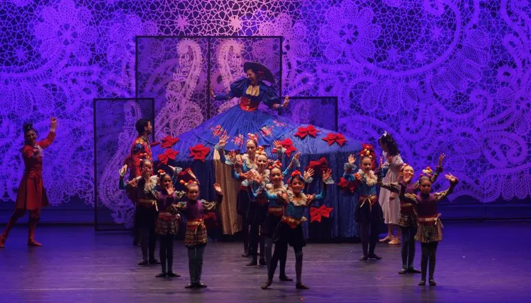 Quebra-Nozes estreia com casa cheia no Teatro Guaíra em Curitiba