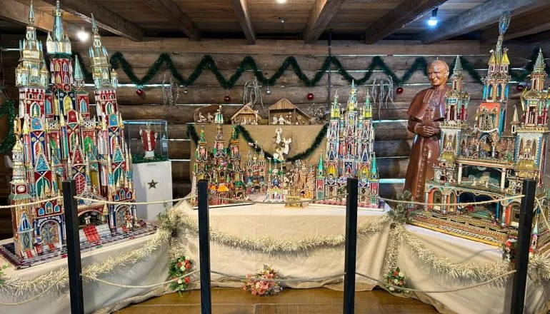 Presépios da Polônia são expostos no Bosque do Papa em Curitiba