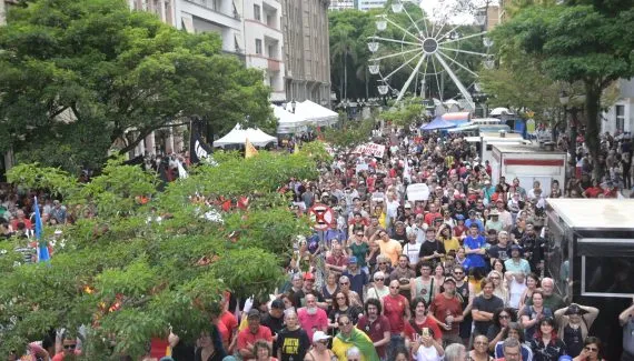 Curitiba tem manifestação contra PL da Dosimetria, que pode beneficiar Bolsonaro