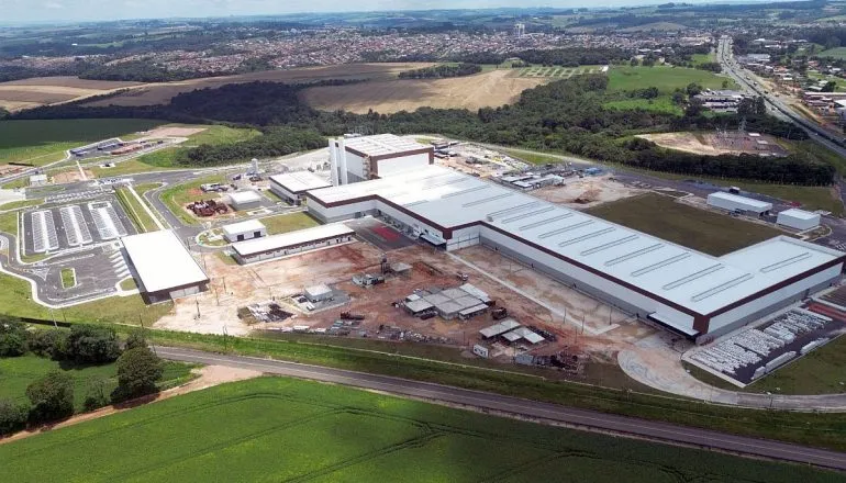 Fábrica de R$ 1 bilhão no Paraná vai produzir 600 milhões de garrafas
