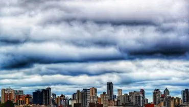 Paraná está sob alerta laranja para tempestades; Curitiba em estado de atenção