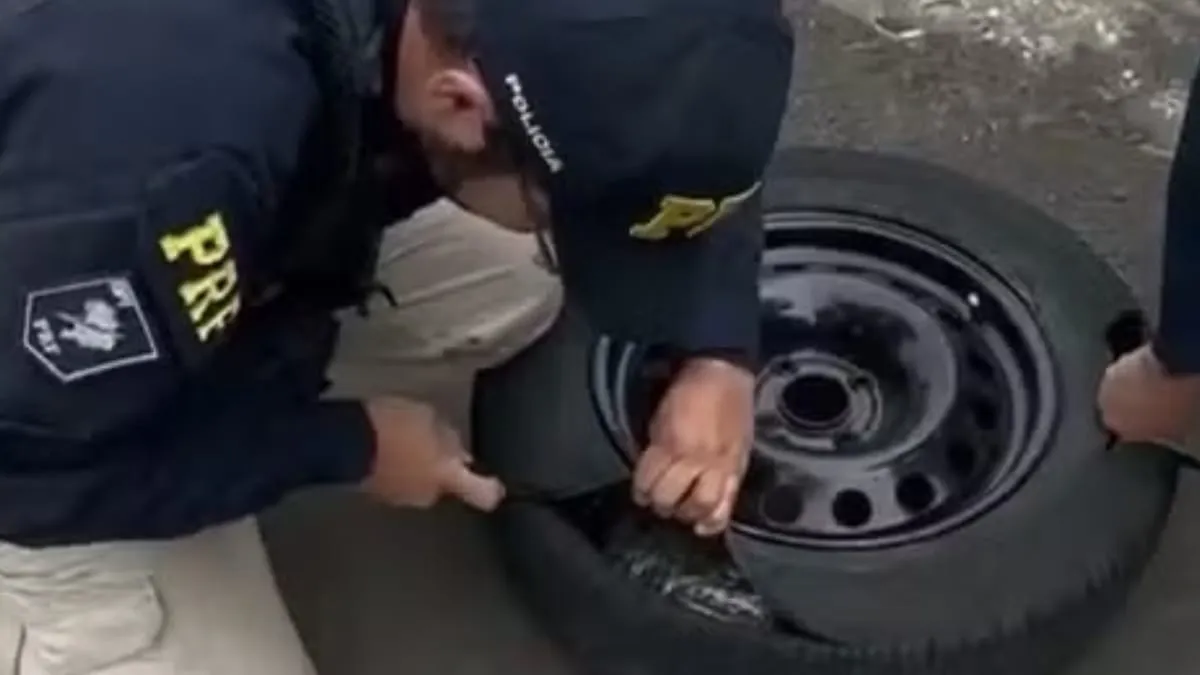 PRF encontra 27 iPhones escondidos em pneu estepe no Paraná