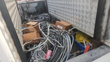 Homem é preso por furto de energia na Grande Curitiba; uniformes falsos são encontrados