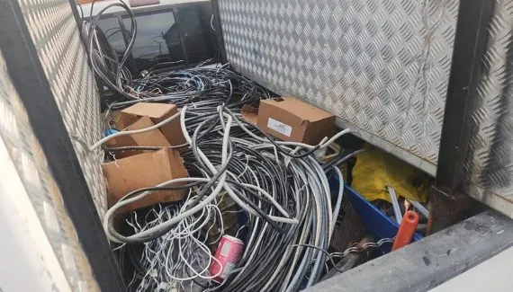 Homem é preso por furto de energia na Grande Curitiba; uniformes falsos são encontrados