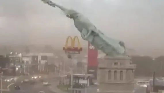 Estátua da Havan cai após vendaval no Rio Grande do Sul; Vídeo