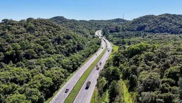 Vai viajar? Veja os dias e horários de maior movimento nas estradas para o litoral