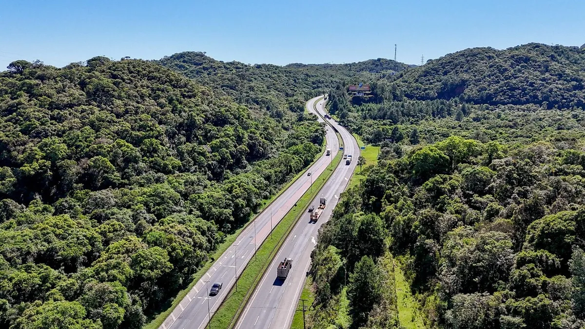 Mais de 1 milhão de veículos devem passar pelas rodovias do Paraná rumo ao litoral