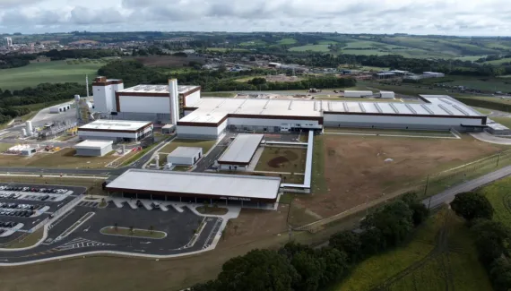 Ambev abre vagas em fábrica de garrafas recém-inaugurada no Paraná