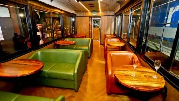 Passeio de trem Curitiba–Morretes ganha vagão com partes do teto em vidro