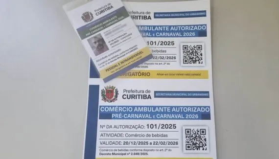 Ambulantes autorizados recebem kits para venda no carnaval de Curitiba