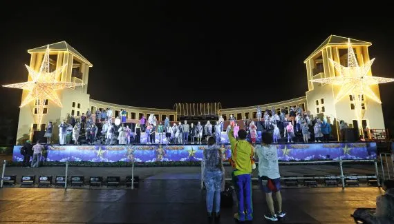 Espetáculo natalino bloqueia ruas na região do Parque Tanguá nesta sexta