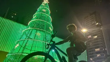 roteiros de bicicleta para curtir a decoração de natal em curitiba