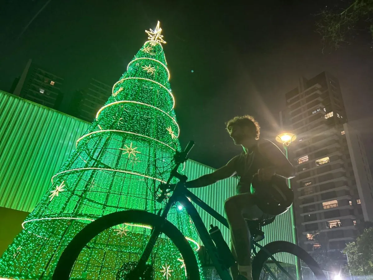 roteiros de bicicleta para curtir a decoração de natal em curitiba