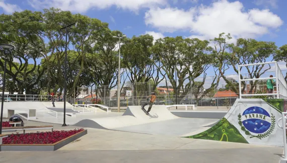 Curitiba inaugura complexo de skate inspirado em pista da Califórnia