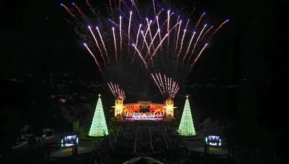 Espetáculo de Natal reúne milhares no Parque Tanguá; apresentações continuam